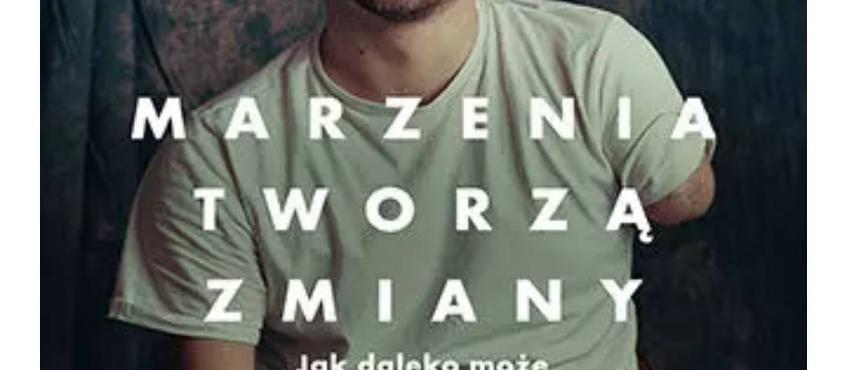 na pierwszym planie bohater dzisiejszego spotkania Mariusz Kędzierski
